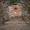 Slavonski Brod, tvrđava Brod, kavalir, sačuvana niša otvora vrata u sjevernom, vanjskom skošenom pročelju artiljerijskog krila (N. Ostarijaš)