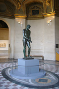 apox_louvre_m