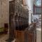 Trogir, katedrala sv. Lovre, korska sjedala, desno krilo s bunarom žive vode iz 17. stoljeća (G. Tomljenović, 2019.)