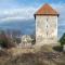 Podgarić, Stari grad Garić-grad, središnja kula, stanje nakon dovršenih radova na krovištu (snimka: Jovan Kliska, 2020.)