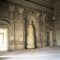 Središnja dvorana drugog kata (Svečana dvorana), zidne površine oblikovane arhitekturom pilastara i niša u štuku te marmorirane