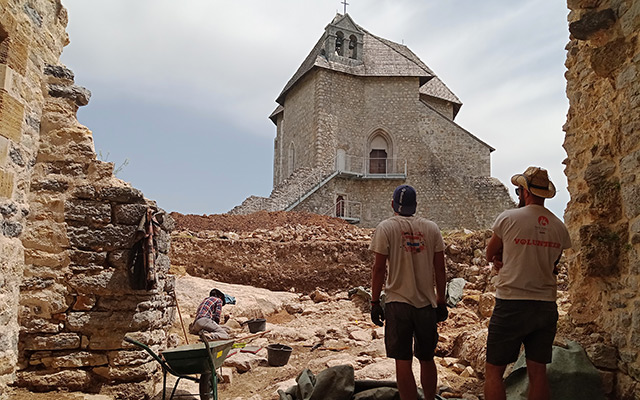 Brinje, Stari grad Sokolac
